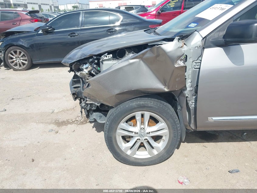 2015 Nissan Rogue VIN JN8AS5MV8FW252204 IAAI salvage auction — FRONT & REAR, Salvage Title, sold $450 on 2026-07-07 (photo 6)