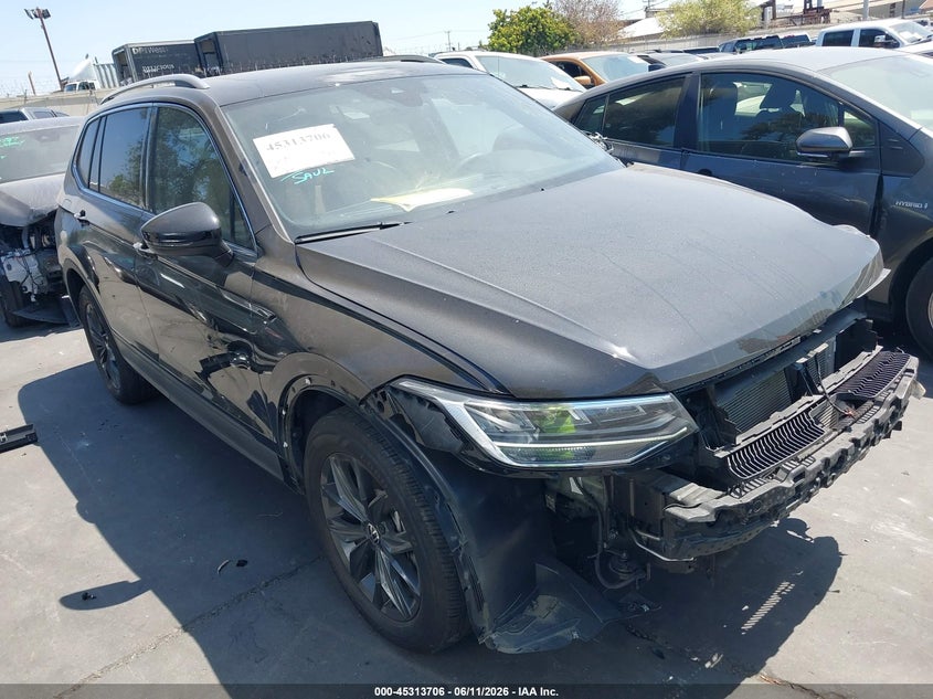 2024 Volkswagen Tiguan VIN 3VVNB7AX8RM075514 IAAI salvage auction — LEFT FRONT, Salvage Title, sold $8,400 on 2026-07-18 (photo 1)