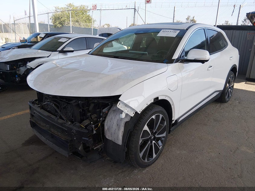 2024 Vinfast Vf 8 VIN RLLV1AFA5RH008169 IAAI salvage auction — FRONT END, Salvage (California), sold $25 on 2026-07-29 (photo 2)