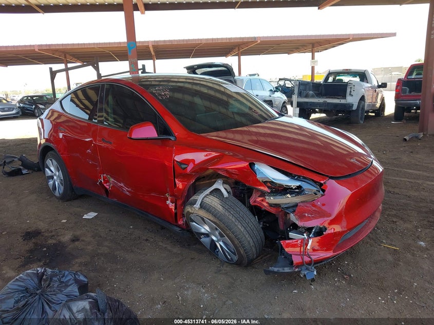 2024 Tesla Model y VIN 7SAYGDEEXRA238317 IAAI salvage auction — RIGHT FRONT, Salvage Title, sold $11,450 on 2026-07-16 (photo 1)