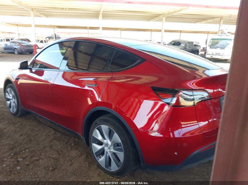 2024 Tesla Model y VIN 7SAYGDEEXRA238317 IAAI salvage auction — RIGHT FRONT, Salvage Title, sold $11,450 on 2026-07-16 (photo 3)