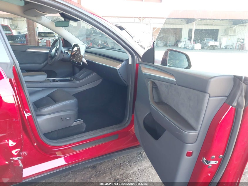 2024 Tesla Model y VIN 7SAYGDEEXRA238317 IAAI salvage auction — RIGHT FRONT, Salvage Title, sold $11,450 on 2026-07-16 (photo 5)