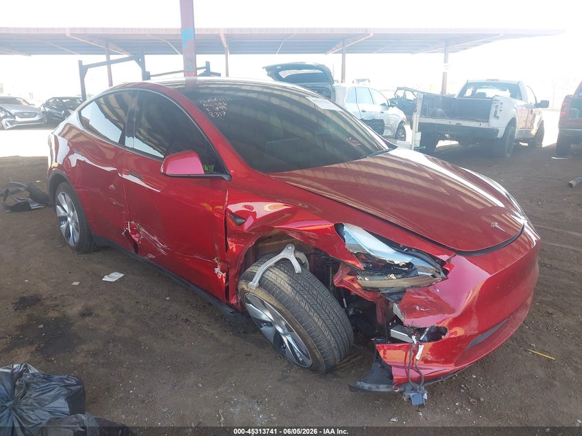 2024 Tesla Model y VIN 7SAYGDEEXRA238317 IAAI salvage auction — RIGHT FRONT, Salvage Title, sold $11,450 on 2026-07-16 (photo 6)