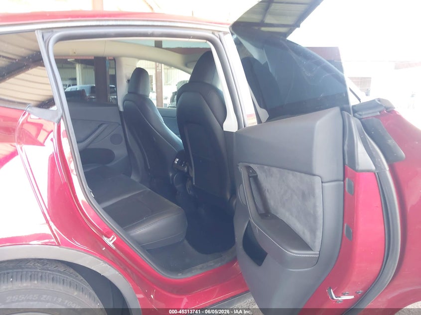 2024 Tesla Model y VIN 7SAYGDEEXRA238317 IAAI salvage auction — RIGHT FRONT, Salvage Title, sold $11,450 on 2026-07-16 (photo 8)