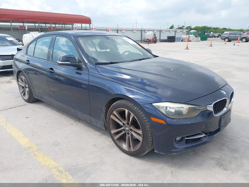 2012 BMW 3er VIN WBA3A5C53CF349571 IAAI salvage auction — REAR END, Salvage Title, sold $1,825 on 2026-07-06 (photo 1)