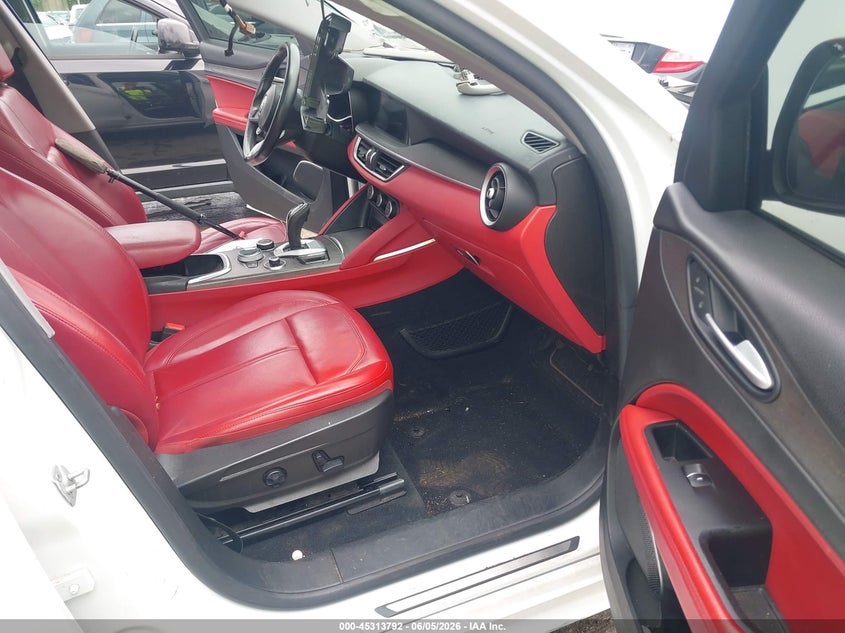 2020 Alfa romeo Stelvio VIN ZASPAKBN6L7C92398 IAAI salvage auction — FRONT END, Clear (Arkansas), sold $3,150 on 2026-07-13 (photo 5)