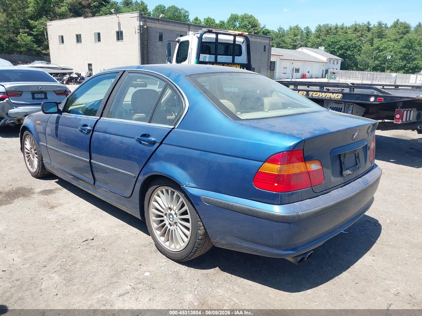 2002 BMW 3er VIN WBAEW53402PG19269 IAAI salvage auction — NORMAL WEAR, Clear (Massachusetts), sold $450 on 2026-07-17 (photo 3)