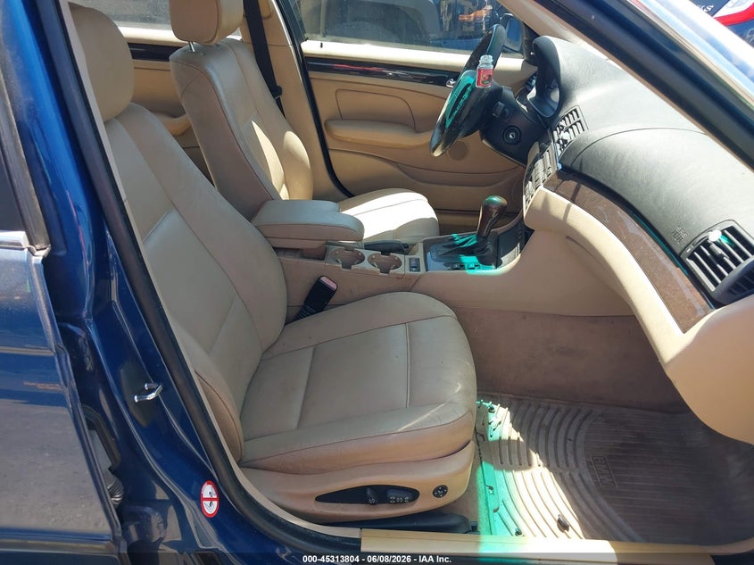 2002 BMW 3er VIN WBAEW53402PG19269 IAAI salvage auction — NORMAL WEAR, Clear (Massachusetts), sold $450 on 2026-07-17 (photo 5)