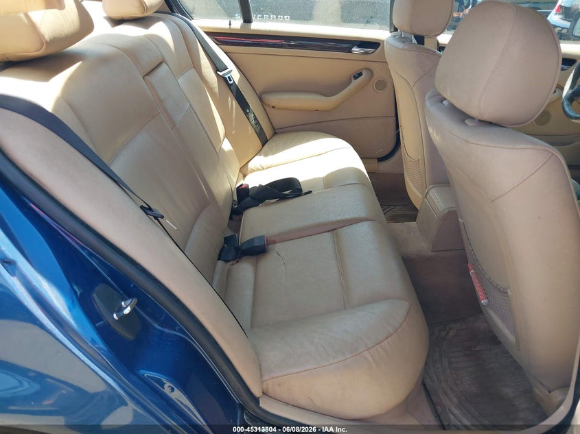 2002 BMW 3er VIN WBAEW53402PG19269 IAAI salvage auction — NORMAL WEAR, Clear (Massachusetts), sold $450 on 2026-07-17 (photo 8)