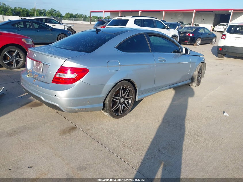 2013 Mercedes-benz C-klasse VIN WDDGJ4HB6DG060666 IAAI salvage auction — FRONT END, Salvage Title, sold $475 on 2026-07-24 (photo 4)