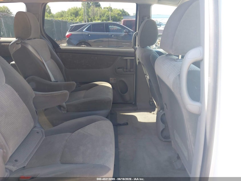 2010 Toyota Sienna VIN 5TDJK4CCXAS033694 IAAI salvage auction — NORMAL WEAR, Original (Ohio), sold $825 on 2026-07-09 (photo 8)