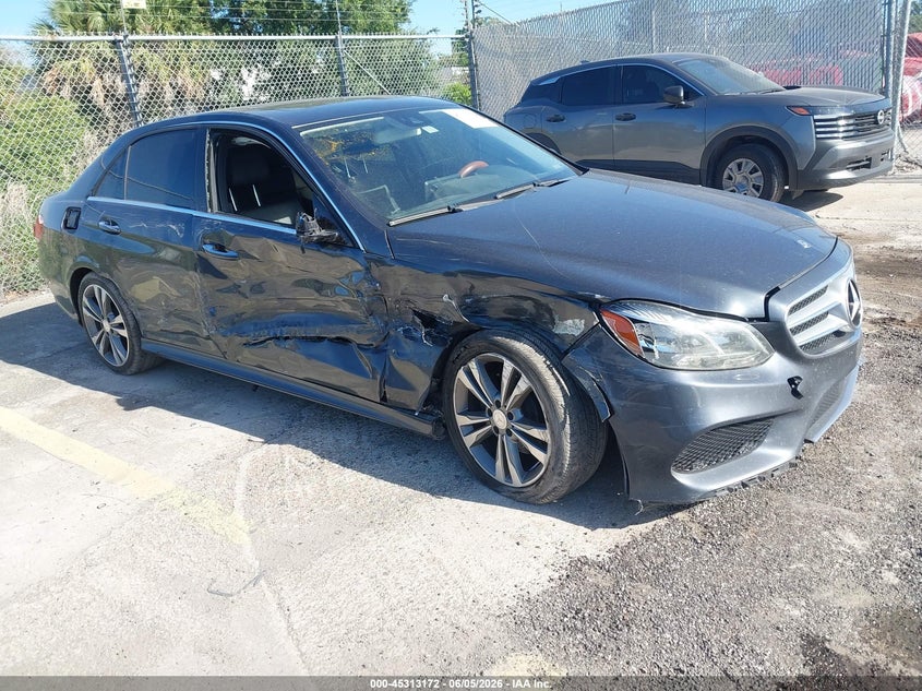 2014 Mercedes-benz E-klasse VIN WDDHF5KB5EA905421 IAAI salvage auction — RIGHT SIDE, Salvage Title, sold $550 on 2026-08-12 (photo 6)