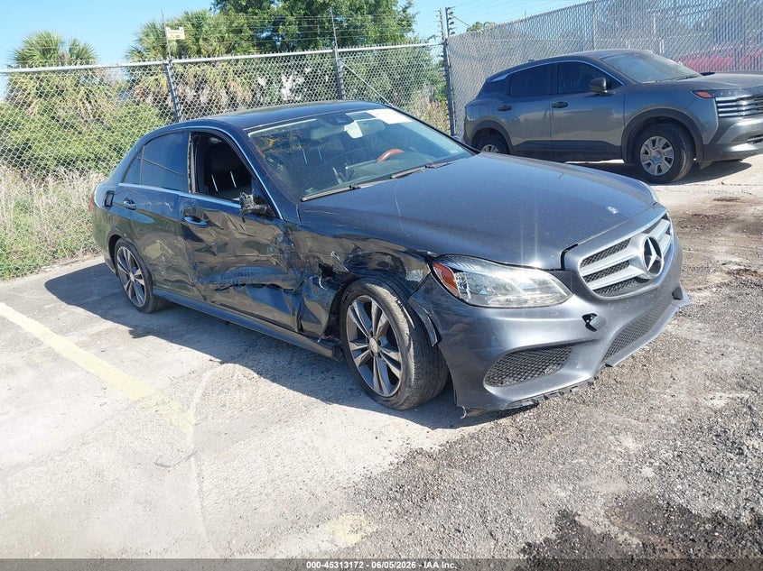 2014 Mercedes-benz E-klasse VIN WDDHF5KB5EA905421 IAAI salvage auction — RIGHT SIDE, Salvage Title, sold $550 on 2026-08-12 (photo 1)