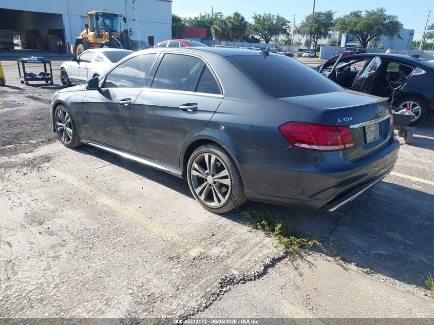 2014 Mercedes-benz E-klasse VIN WDDHF5KB5EA905421 IAAI salvage auction — RIGHT SIDE, Salvage Title, sold $550 on 2026-08-12 (photo 3)