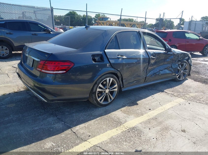 2014 Mercedes-benz E-klasse VIN WDDHF5KB5EA905421 IAAI salvage auction — RIGHT SIDE, Salvage Title, sold $550 on 2026-08-12 (photo 4)