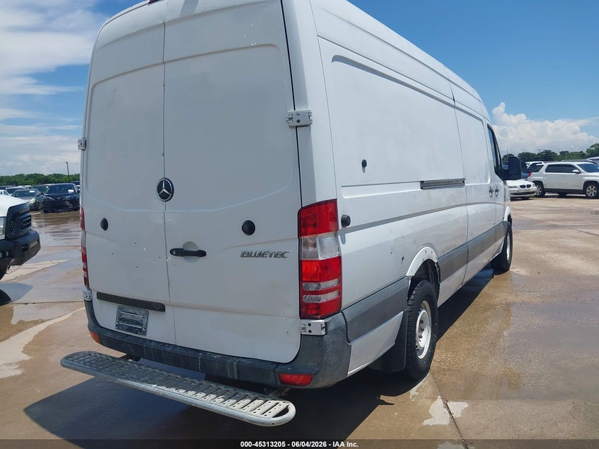 2012 Mercedes-benz Sprinter VIN WD3PE8CB2C5612584 IAAI salvage auction — NORMAL WEAR, Original (Texas), sold $3,700 on 2026-07-06 (photo 4)