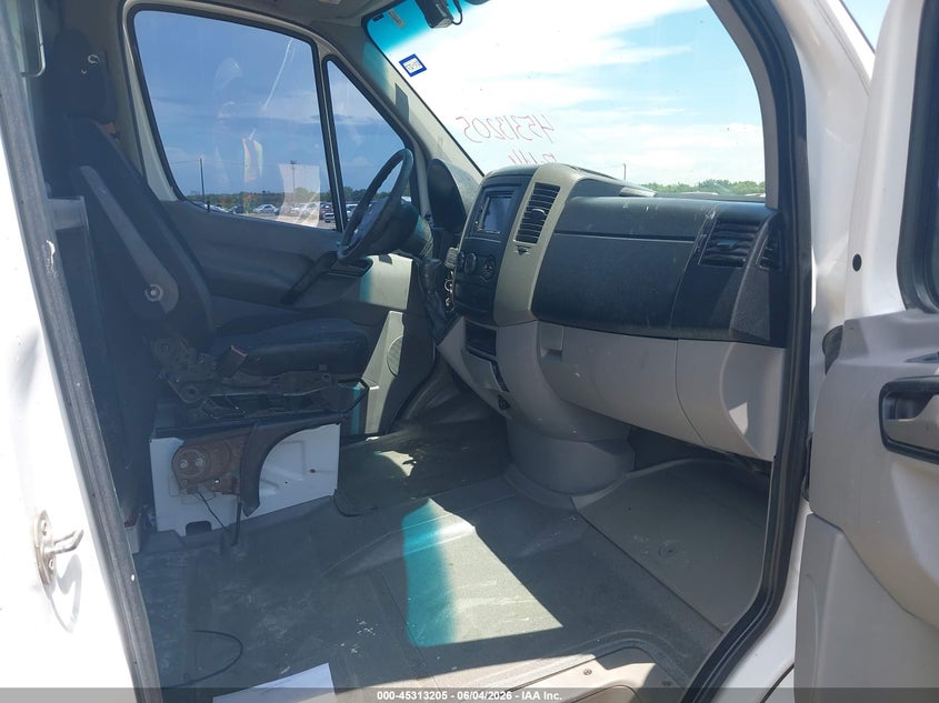 2012 Mercedes-benz Sprinter VIN WD3PE8CB2C5612584 IAAI salvage auction — NORMAL WEAR, Original (Texas), sold $3,700 on 2026-07-06 (photo 5)