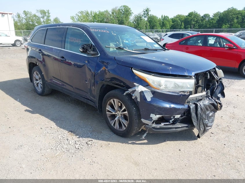 2015 Toyota Highlander VIN 5TDBKRFH3FS212191 IAAI salvage auction — FRONT & REAR, Salvage Title, sold $4,050 on 2026-07-28 (photo 1)