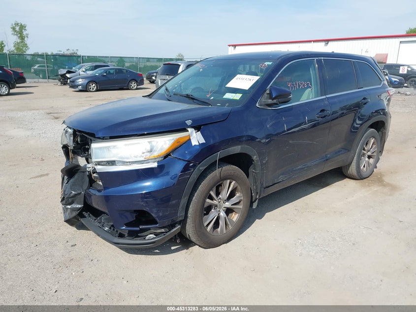2015 Toyota Highlander VIN 5TDBKRFH3FS212191 IAAI salvage auction — FRONT & REAR, Salvage Title, sold $4,050 on 2026-07-28 (photo 2)