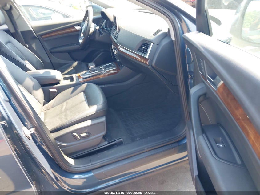 2018 Audi Q5 VIN WA1ANAFY8J2010123 IAAI salvage auction — WATER/FLOOD, Salvage Title, sold $5,600 on 2026-07-10 (photo 5)