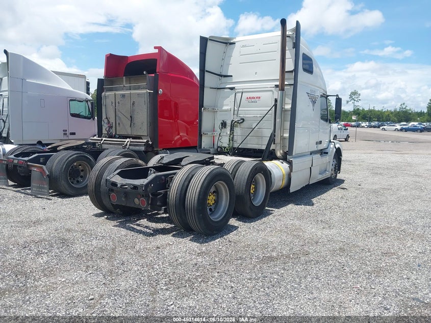 2012 Volvo VIN 4V4NC9EJ2CN538942 IAAI salvage auction — FRONT END, Rebuildable (Florida), sold $175 on 2026-07-22 (photo 4)
