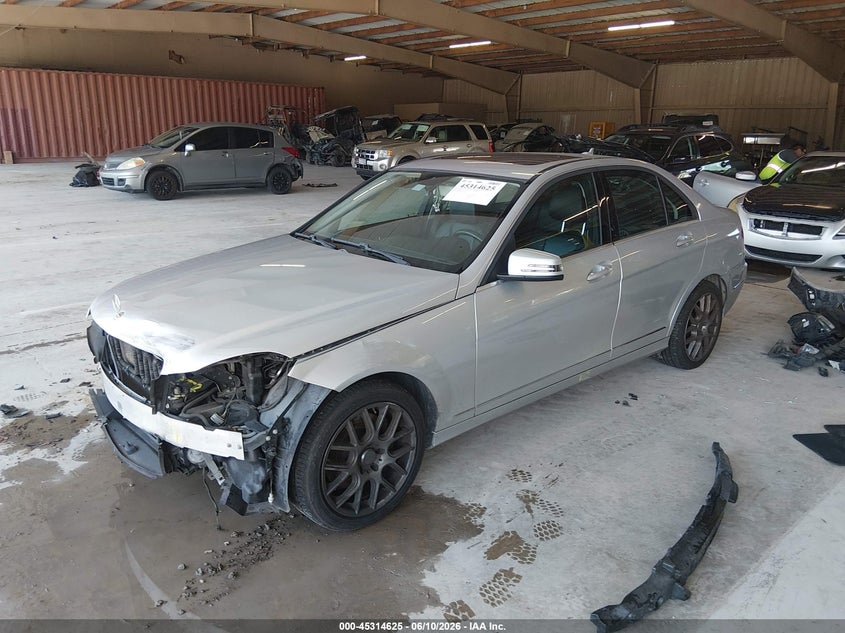 2013 Mercedes-benz C-klasse VIN WDDGF8AB1DG137981 IAAI salvage auction — FRONT END, Clear (Tennessee), sold $875 on 2026-07-20 (photo 2)