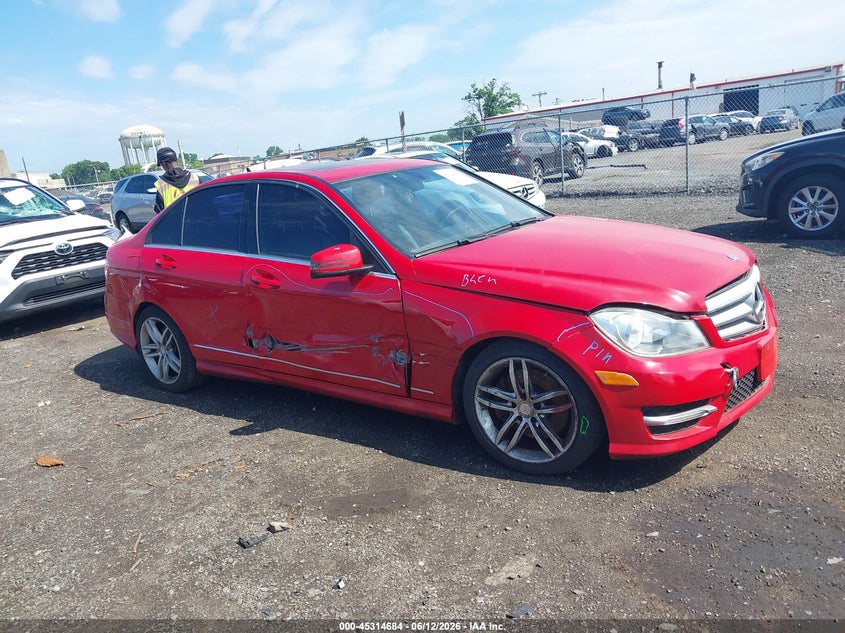 2014 Mercedes-benz C-klasse VIN WDDGF8ABXER305056 IAAI salvage auction — SIDE, Salvage (New Jersey), sold $900 on 2026-07-20 (photo 1)