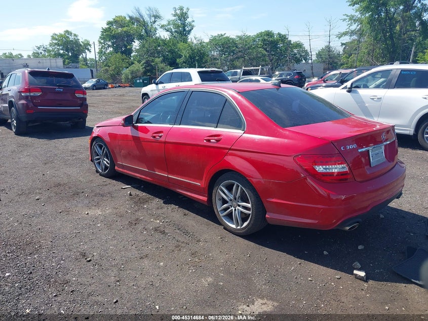 2014 Mercedes-benz C-klasse VIN WDDGF8ABXER305056 IAAI salvage auction — SIDE, Salvage (New Jersey), sold $900 on 2026-07-20 (photo 3)