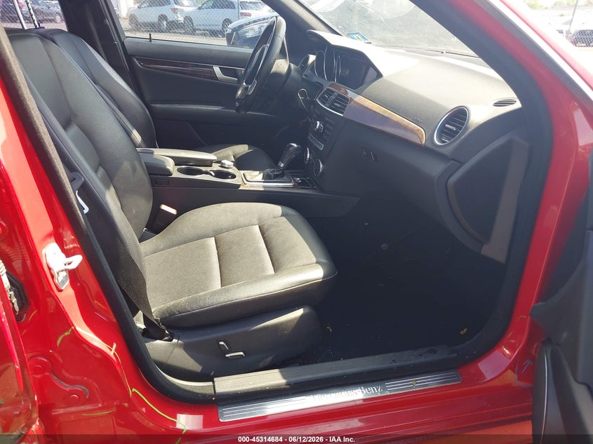2014 Mercedes-benz C-klasse VIN WDDGF8ABXER305056 IAAI salvage auction — SIDE, Salvage (New Jersey), sold $900 on 2026-07-20 (photo 5)