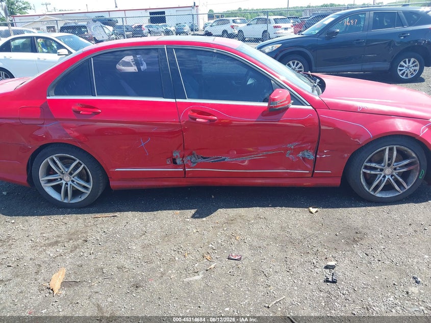 2014 Mercedes-benz C-klasse VIN WDDGF8ABXER305056 IAAI salvage auction — SIDE, Salvage (New Jersey), sold $900 on 2026-07-20 (photo 6)