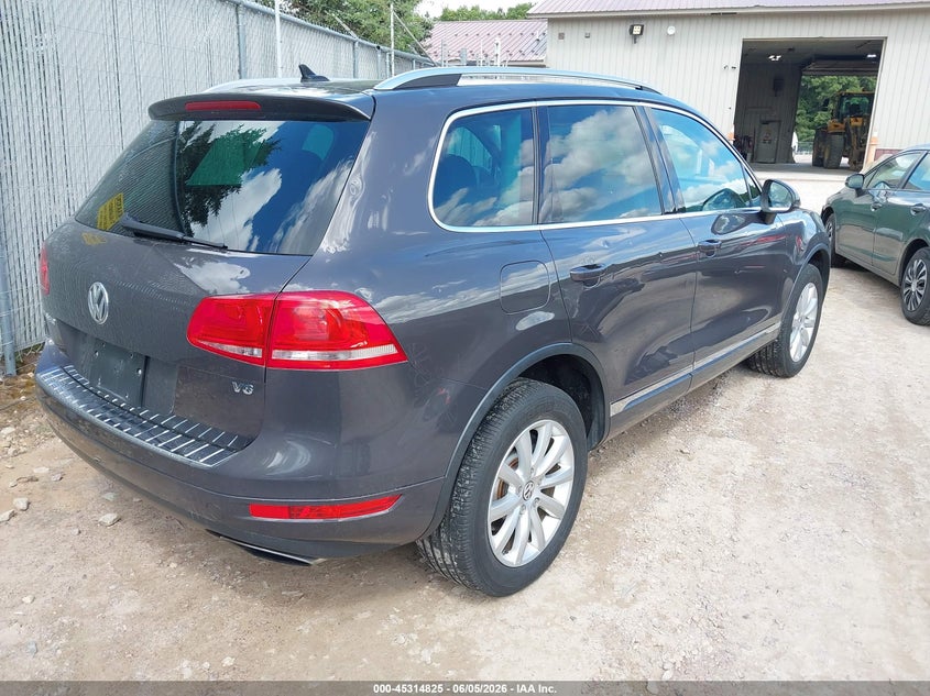 2012 Volkswagen Touareg VIN WVGEF9BP9CD006228 IAAI salvage auction — HAIL, Salvage Title, sold $875 on 2026-07-08 (photo 4)