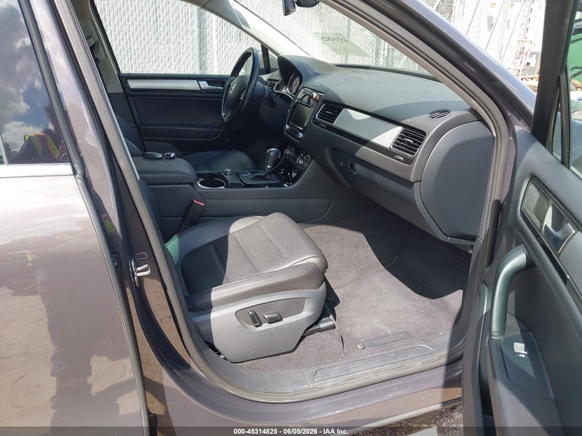 2012 Volkswagen Touareg VIN WVGEF9BP9CD006228 IAAI salvage auction — HAIL, Salvage Title, sold $875 on 2026-07-08 (photo 5)