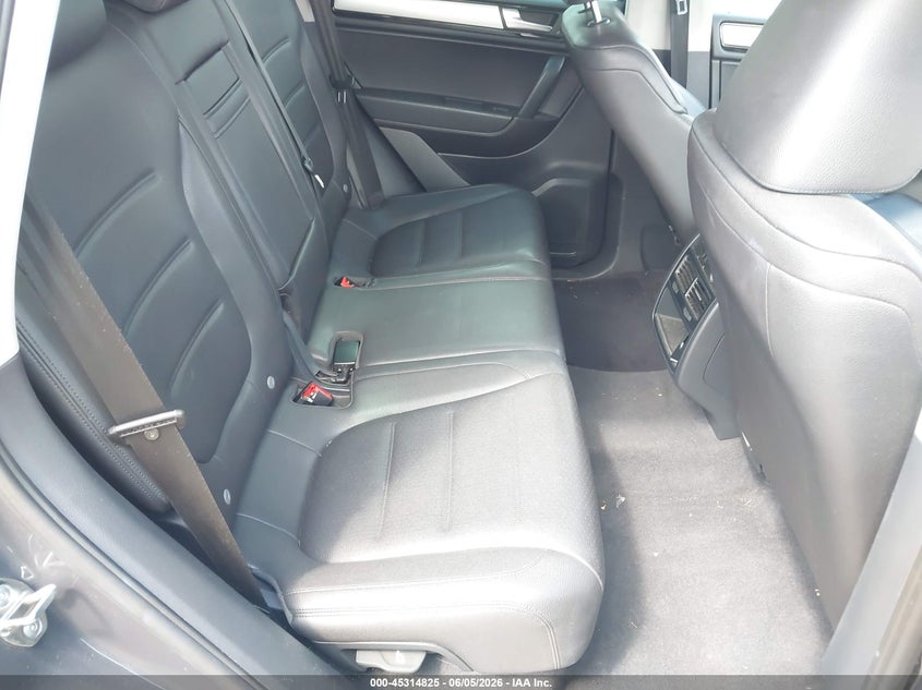 2012 Volkswagen Touareg VIN WVGEF9BP9CD006228 IAAI salvage auction — HAIL, Salvage Title, sold $875 on 2026-07-08 (photo 8)