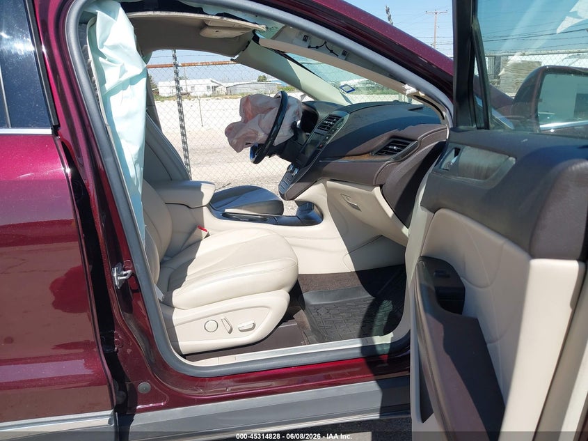 2017 Lincoln Mkc VIN 5LMCJ3C94HUL04967 IAAI salvage auction — SIDE, Salvage Title, sold $825 on 2026-07-09 (photo 5)