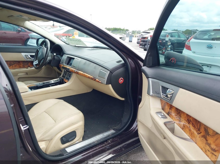 2015 Jaguar Xf VIN SAJWA0FSXFPU66942 IAAI salvage auction — LEFT & RIGHT, Salvage Title, sold $400 on 2026-07-09 (photo 5)