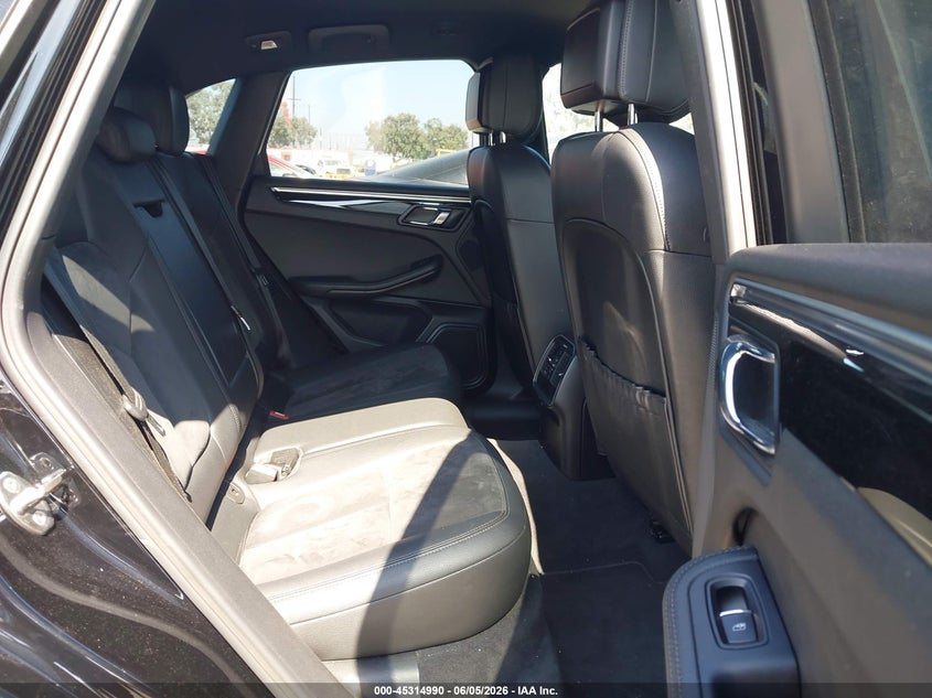 2016 Porsche Macan VIN WP1AB2A59GLB52886 IAAI salvage auction — LEFT FRONT, Salvage Title, sold $6,800 on 2026-08-10 (photo 8)