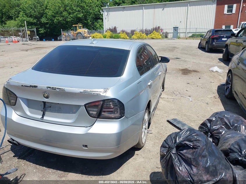 2006 BMW 3er VIN WBAVB33536KR81816 IAAI salvage auction — RIGHT REAR, Salvage (Massachusetts), sold $375 on 2026-07-14 (photo 4)