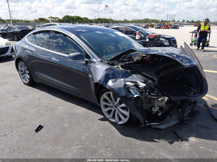 2018 Tesla Model 3 VIN 5YJ3E1EB8JF068709 IAAI salvage auction — RIGHT FRONT, Salvage Title, sold $3,950 on 2026-07-16 (photo 1)