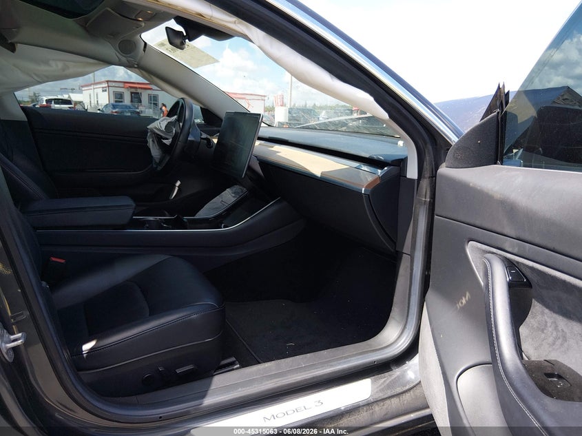 2018 Tesla Model 3 VIN 5YJ3E1EB8JF068709 IAAI salvage auction — RIGHT FRONT, Salvage Title, sold $3,950 on 2026-07-16 (photo 5)