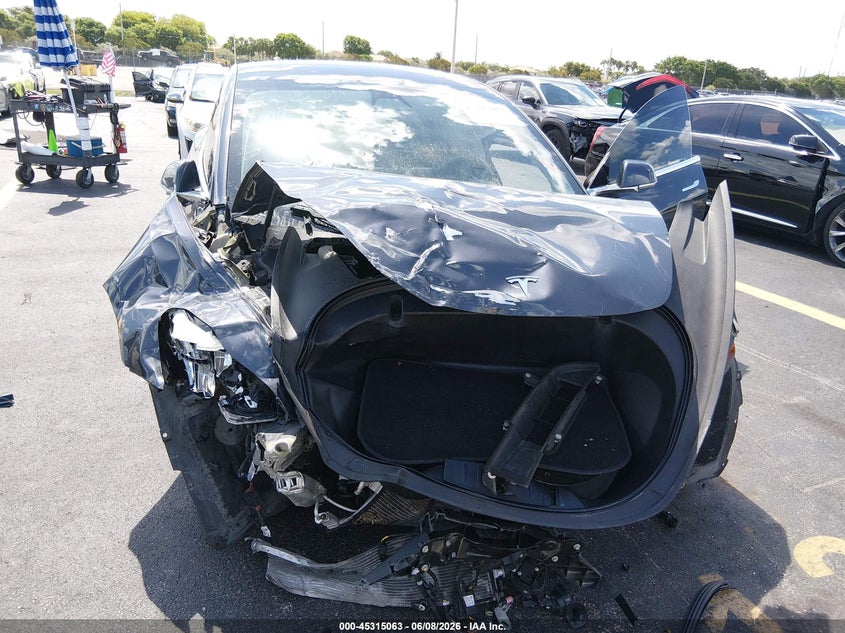 2018 Tesla Model 3 VIN 5YJ3E1EB8JF068709 IAAI salvage auction — RIGHT FRONT, Salvage Title, sold $3,950 on 2026-07-16 (photo 6)