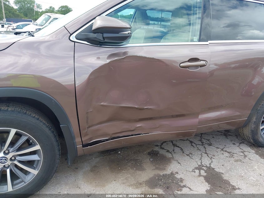 2018 Toyota Highlander VIN 5TDJZRFH6JS834347 IAAI salvage auction — LEFT SIDE, Salvage Title, sold $12,000 on 2026-07-07 (photo 6)