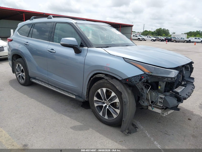 2022 Toyota Highlander VIN 5TDGZRAH3NS112275 IAAI salvage auction — LEFT SIDE, Salvage Title, sold $12,600 on 2026-07-23 (photo 1)