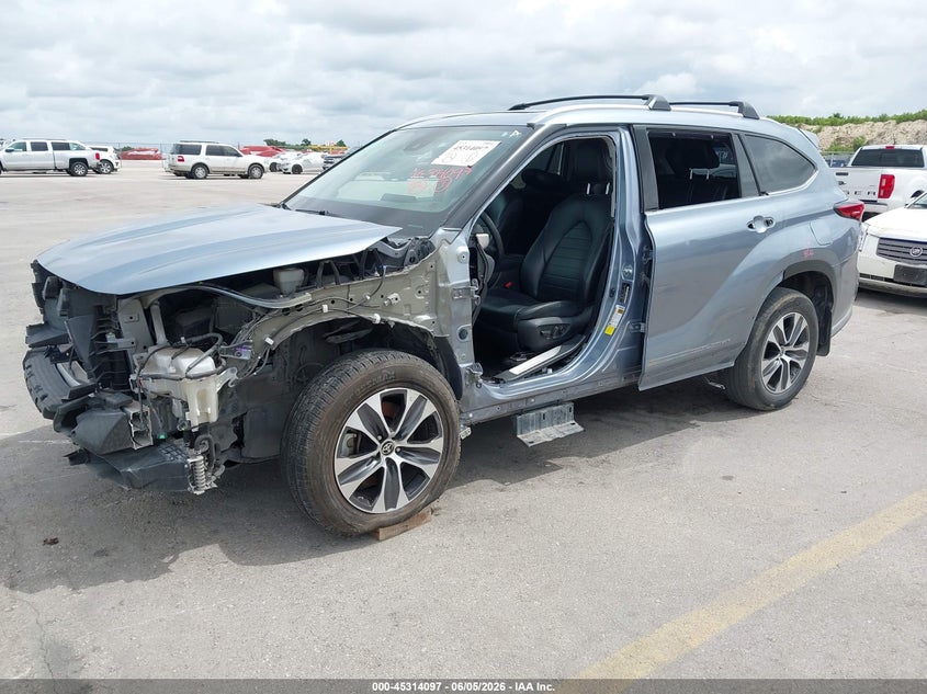 2022 Toyota Highlander VIN 5TDGZRAH3NS112275 IAAI salvage auction — LEFT SIDE, Salvage Title, sold $12,600 on 2026-07-23 (photo 2)