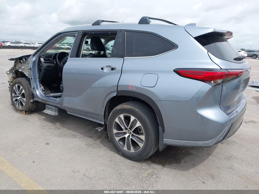 2022 Toyota Highlander VIN 5TDGZRAH3NS112275 IAAI salvage auction — LEFT SIDE, Salvage Title, sold $12,600 on 2026-07-23 (photo 3)