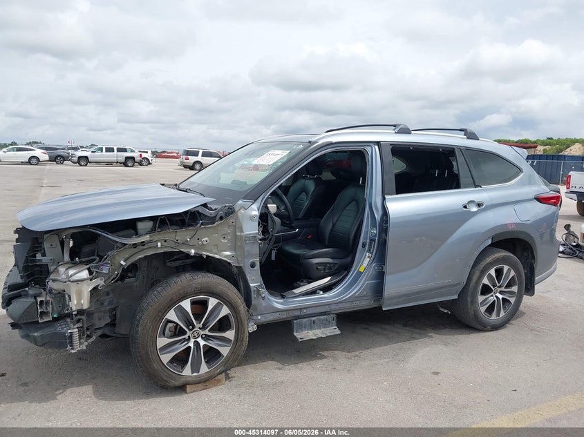 2022 Toyota Highlander VIN 5TDGZRAH3NS112275 IAAI salvage auction — LEFT SIDE, Salvage Title, sold $12,600 on 2026-07-23 (photo 6)