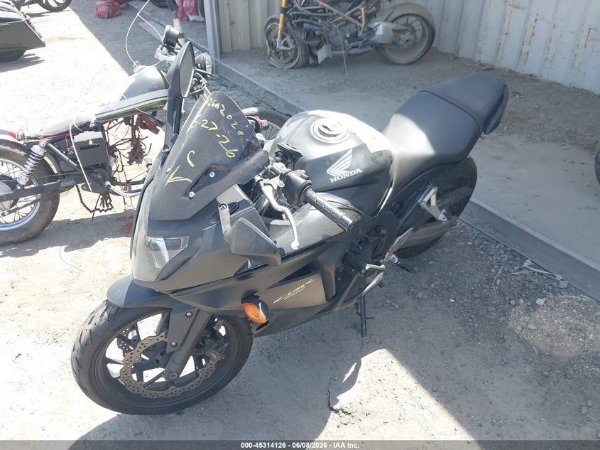 2014 Honda Cbr VIN MLHRC7407E5001381 IAAI salvage auction — THEFT, Salvage Title, sold $2,300 on 2026-07-15 (photo 2)