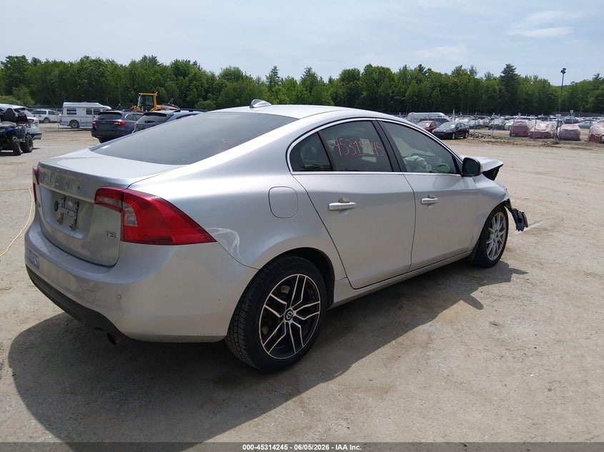 2012 Volvo S60 VIN YV1622FS6C2113382 IAAI salvage auction — RIGHT FRONT, Salvage Title, sold $300 on 2026-07-13 (photo 4)