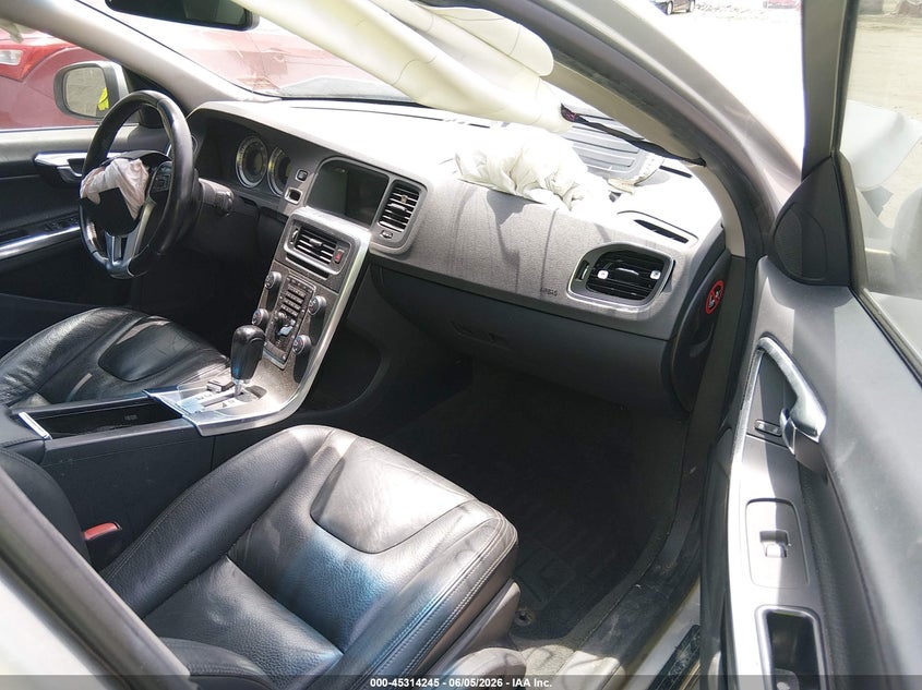 2012 Volvo S60 VIN YV1622FS6C2113382 IAAI salvage auction — RIGHT FRONT, Salvage Title, sold $300 on 2026-07-13 (photo 5)