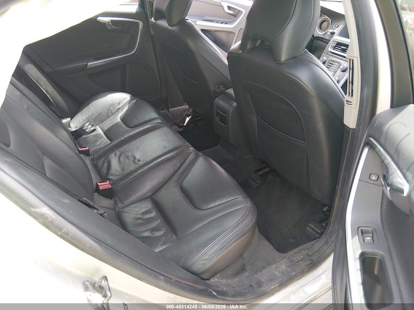 2012 Volvo S60 VIN YV1622FS6C2113382 IAAI salvage auction — RIGHT FRONT, Salvage Title, sold $300 on 2026-07-13 (photo 8)
