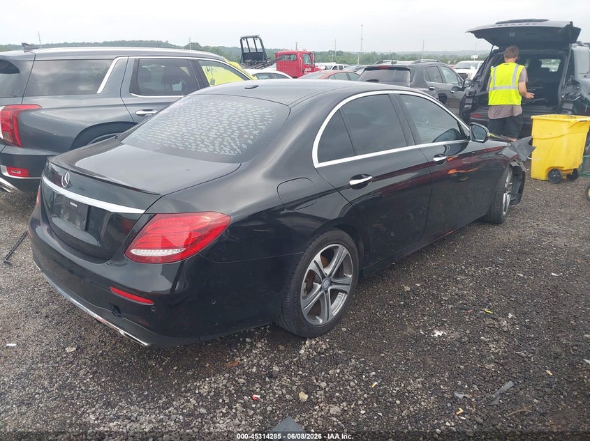 2017 Mercedes-benz E-klasse VIN WDDZF4JB2HA066980 IAAI salvage auction — RIGHT FRONT, Salvage Title, sold $25 on 2026-08-05 (photo 4)